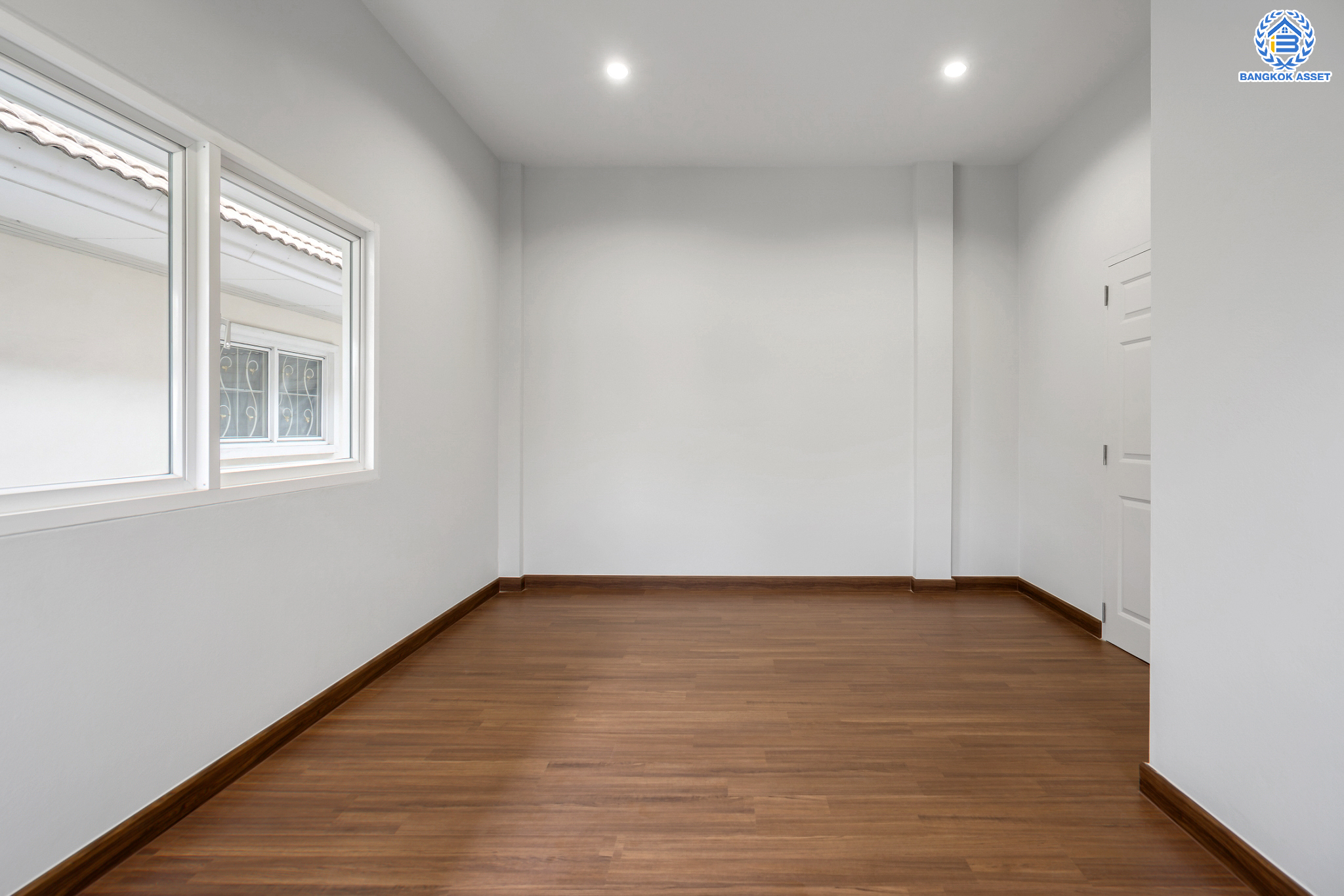 บ้านมือสองตกแต่งใหม่ ม.รัชชา2 บางใหญ่ บ้านเดี่ยว หลังมุม เนื้อที่ 59 ตร.ว. ฟังก์ชัน 4 ห้องนอน 3 ห้องน้ำ จอดรถได้ 2 คัน บนทำเลเชื่อมต่อถ.กาญจนาภิเษก ใกล้เซ็นทรัลเวสต์เกต ทางด่วน "กาญจนาภิเษก" และรถไฟฟ้าสายสีม่วง "สถานีตลาดบางใหญ่"